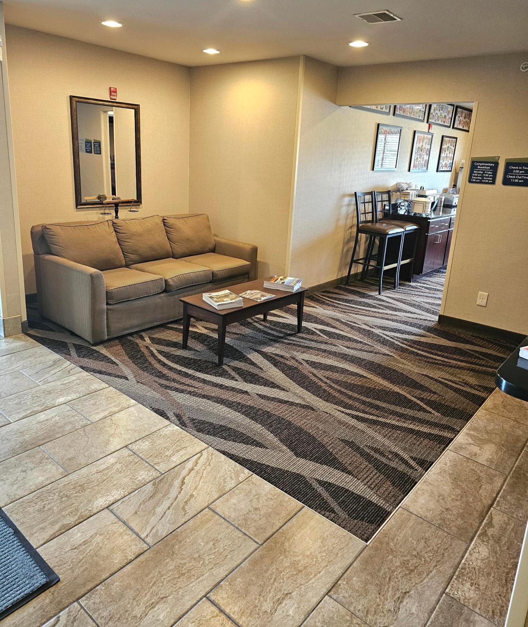 Cobblestone Inn & Suites - Clintonville Екстериор снимка