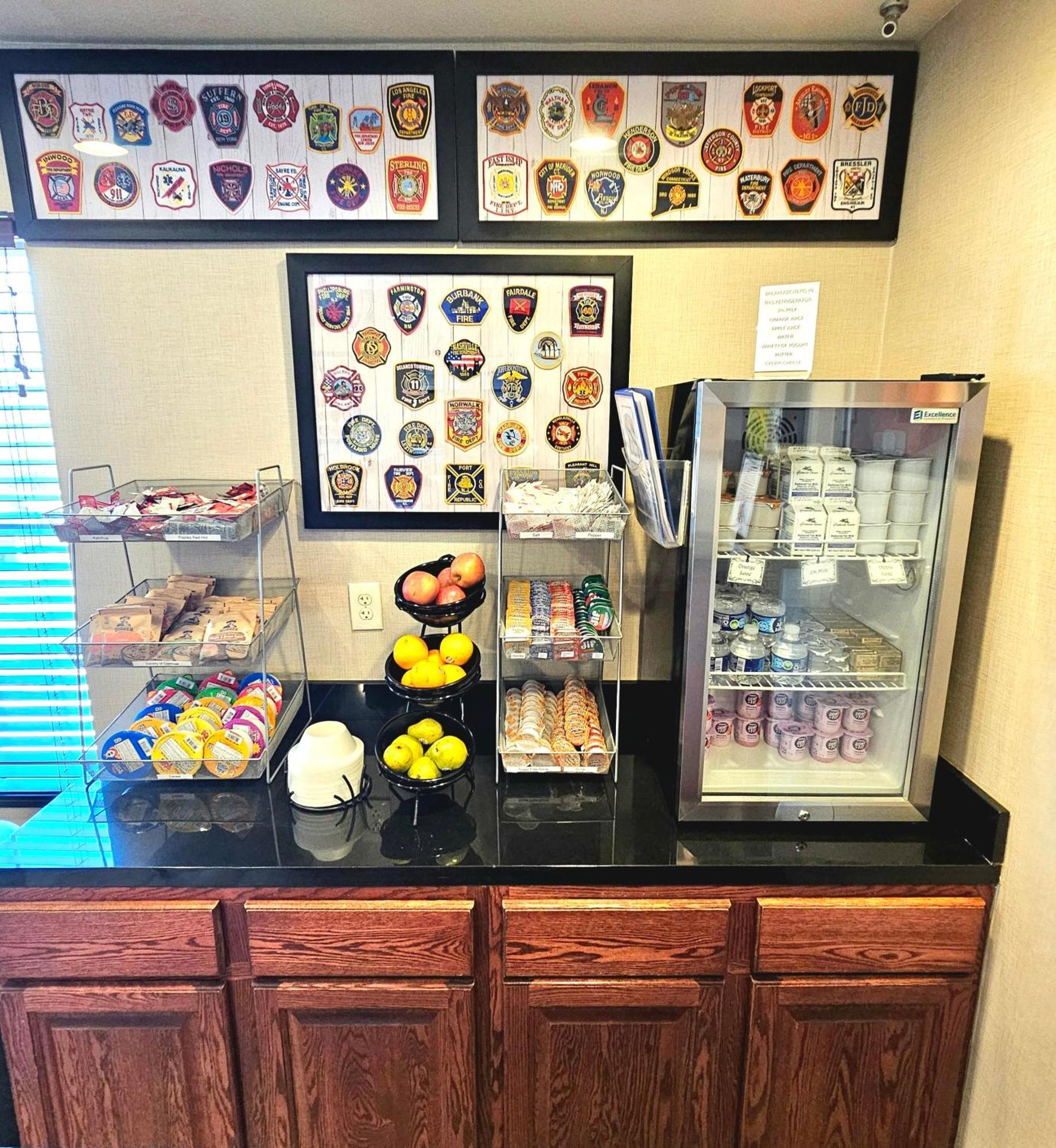 Cobblestone Inn & Suites - Clintonville Екстериор снимка