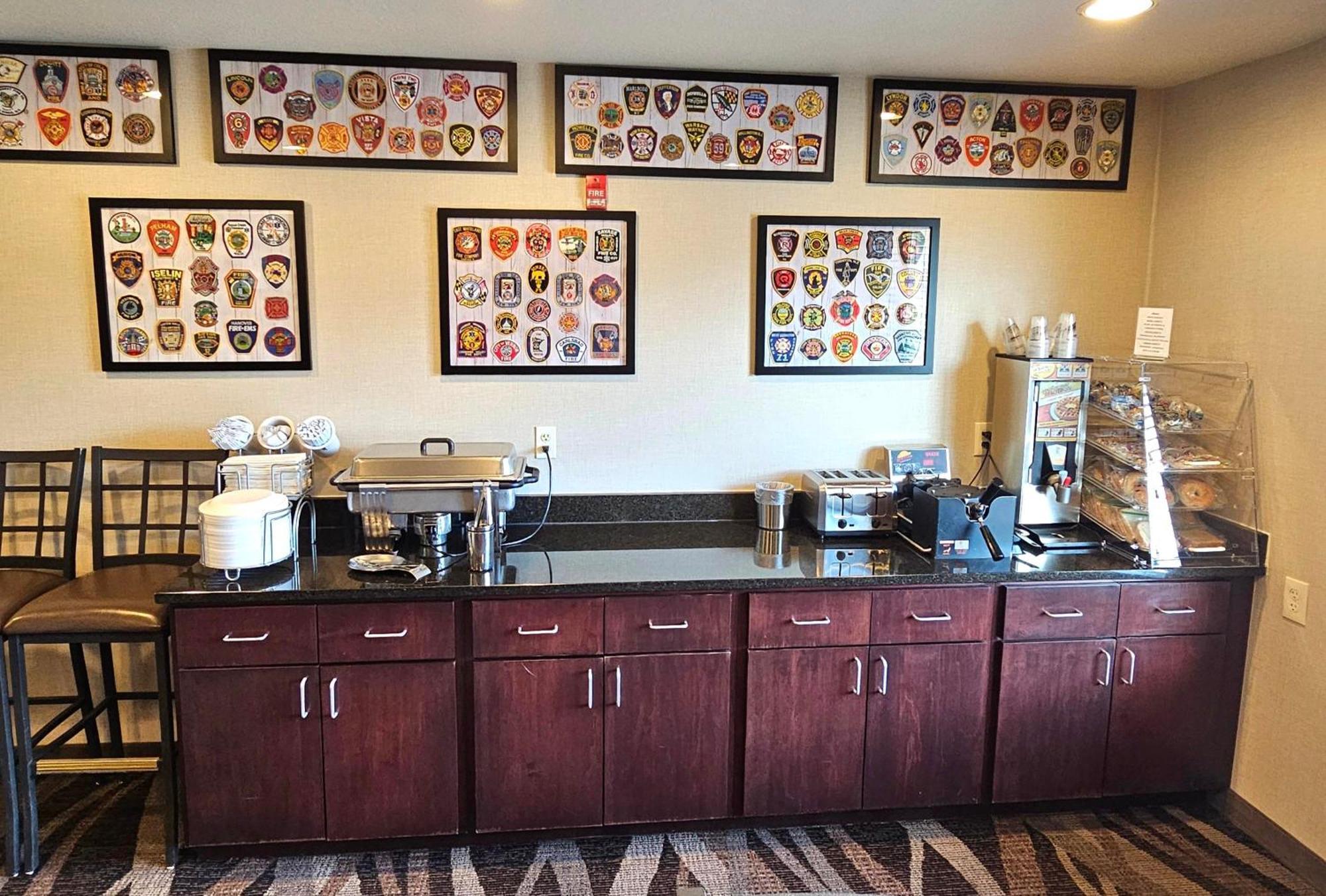 Cobblestone Inn & Suites - Clintonville Екстериор снимка