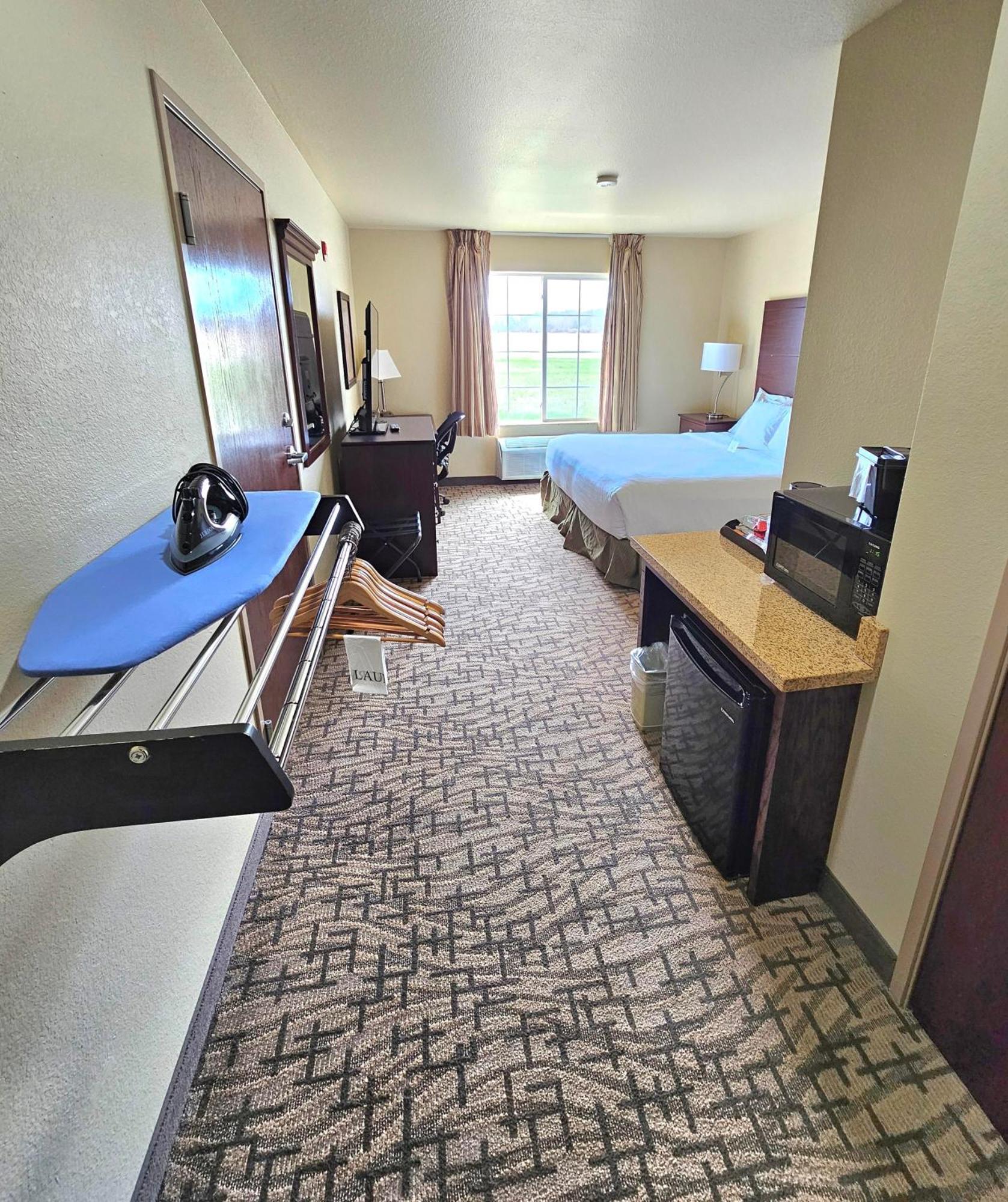 Cobblestone Inn & Suites - Clintonville Екстериор снимка