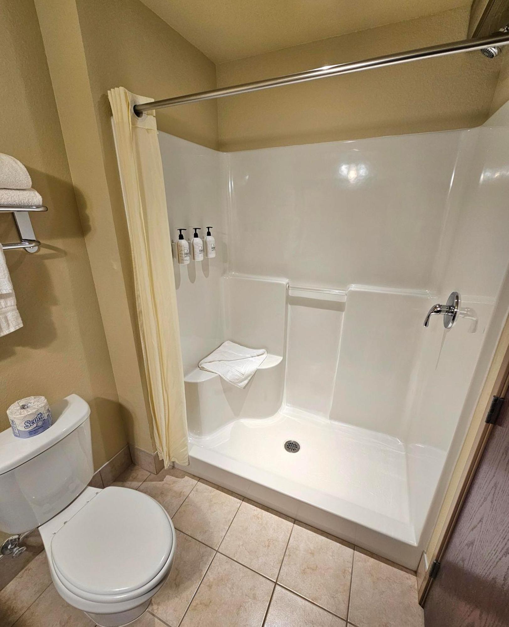 Cobblestone Inn & Suites - Clintonville Екстериор снимка