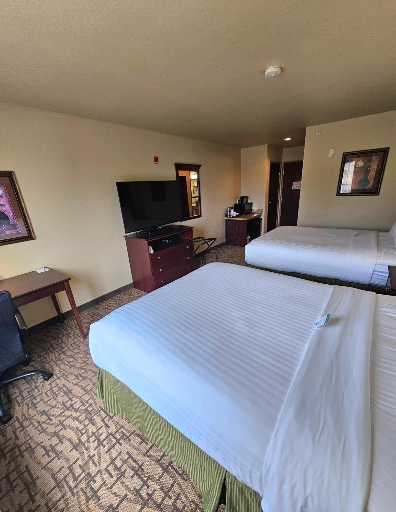 Cobblestone Inn & Suites - Clintonville Екстериор снимка