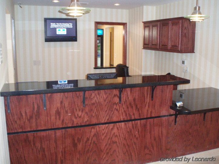 Cobblestone Inn & Suites - Clintonville Интериор снимка