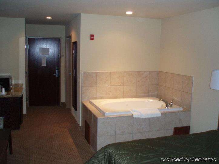 Cobblestone Inn & Suites - Clintonville Стая снимка