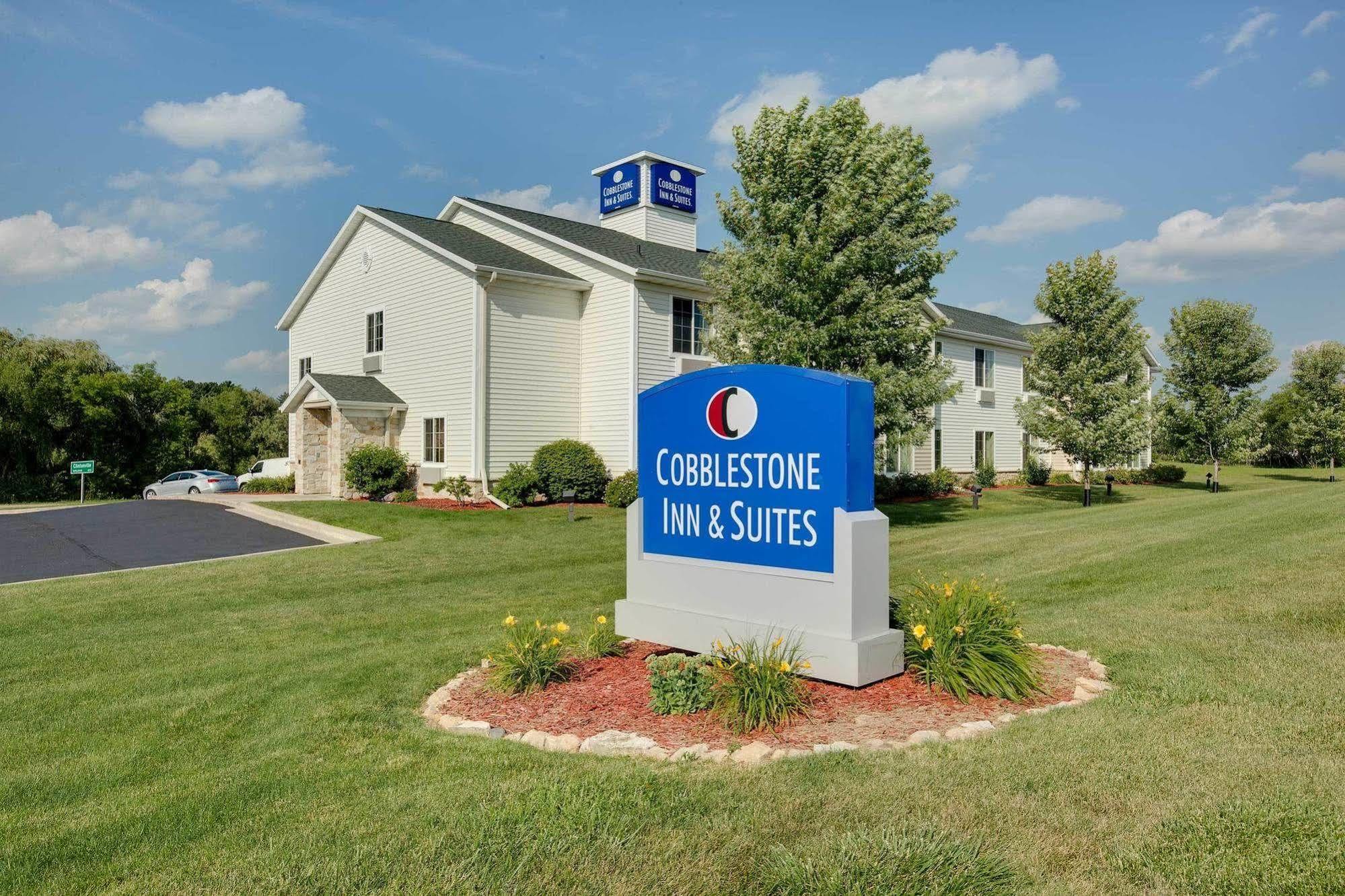 Cobblestone Inn & Suites - Clintonville Екстериор снимка