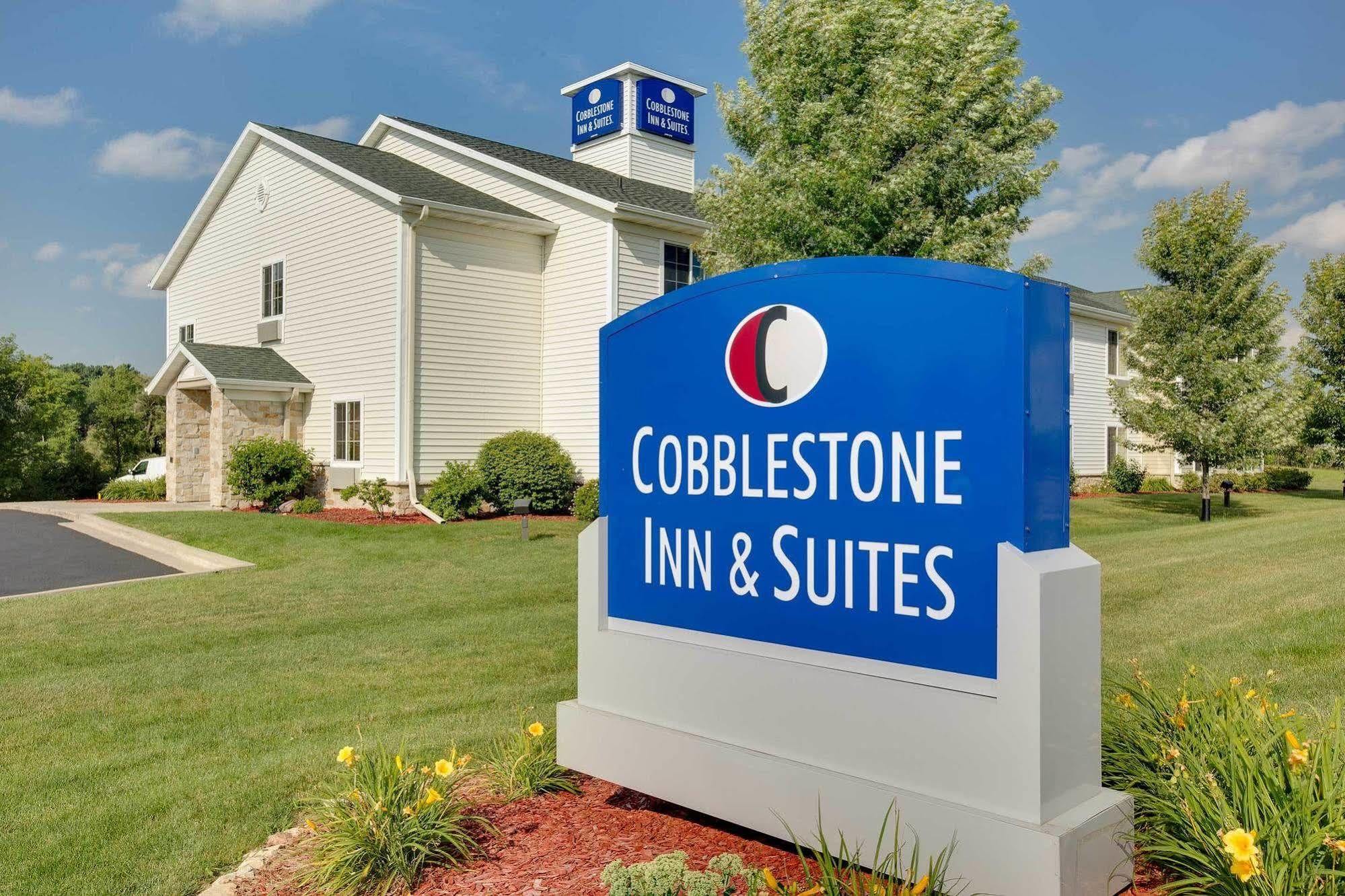 Cobblestone Inn & Suites - Clintonville Екстериор снимка