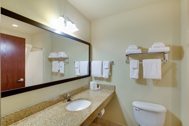 Cobblestone Inn & Suites - Clintonville Екстериор снимка
